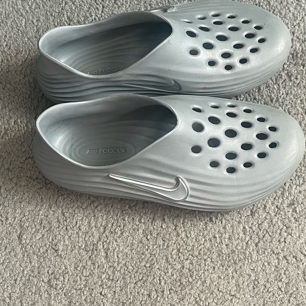 Nike Men’s Gray ReactX Rejuven8 shoes